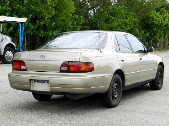 Toyota Camry 4dr Wgn RWD Sedan