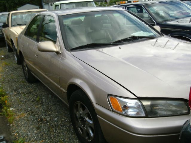 Toyota Camry XLT 4-door 2WD Sedan