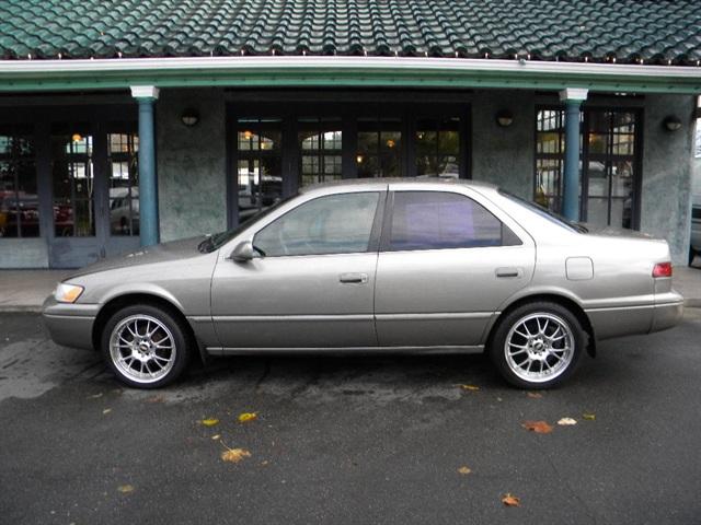 Toyota Camry SEL Sport Utility 4D Sedan