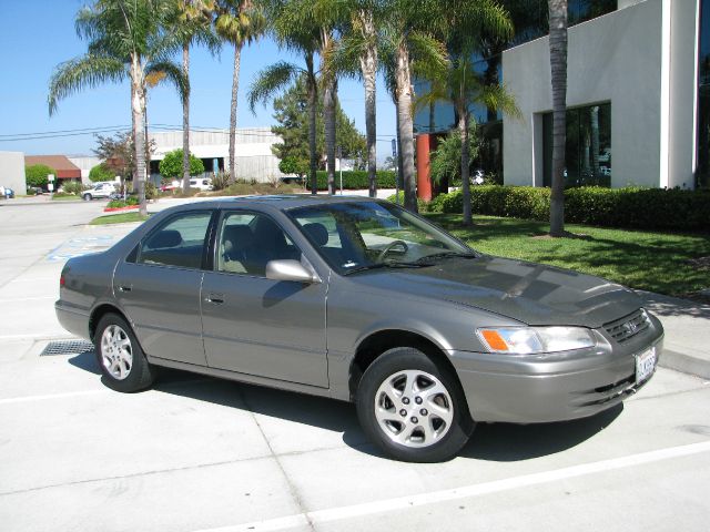 Toyota Camry Ext. Cab 6.5-ft. Bed 4WD Sedan