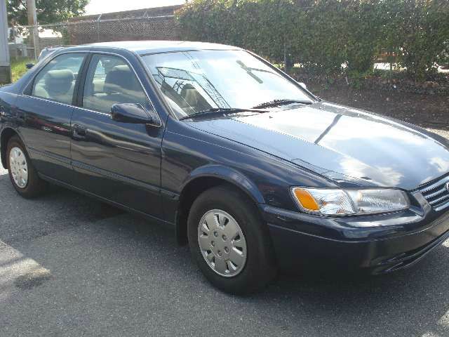 Toyota Camry SEL Sport Utility 4D Sedan