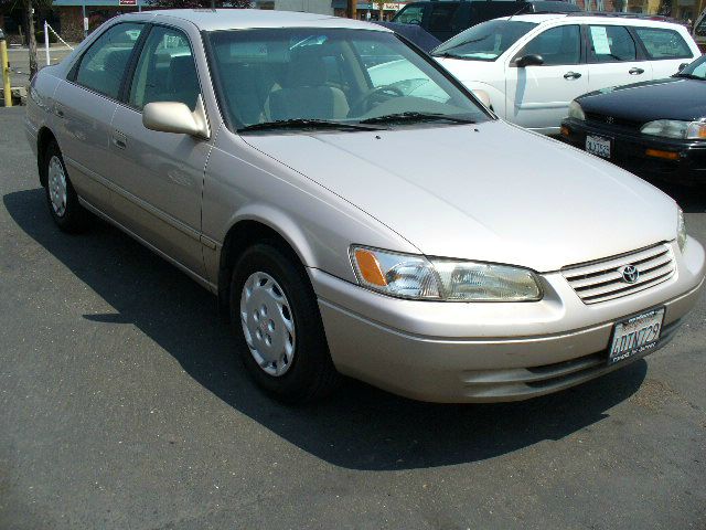 Toyota Camry 1999 photo 2