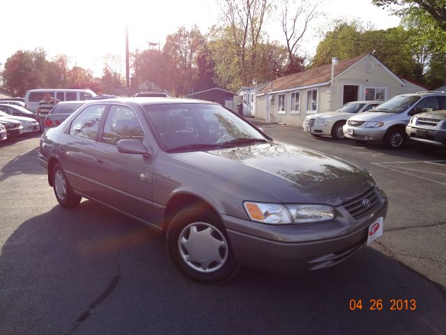 Toyota Camry SEL Sport Utility 4D Sedan