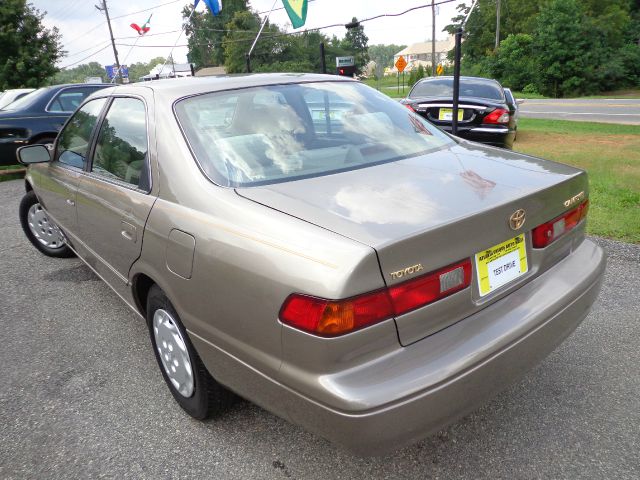 Toyota Camry SEL Sport Utility 4D Sedan