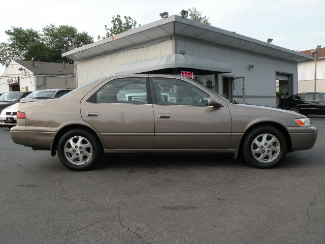 Toyota Camry Ext. Cab 6.5-ft. Bed 4WD Sedan