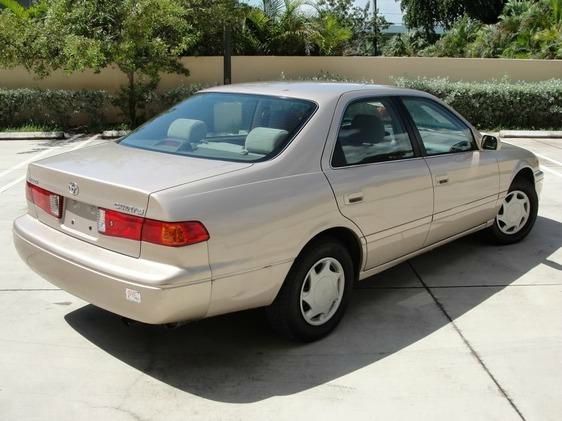 Toyota Camry 2000 photo 2