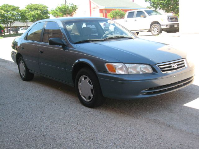 Toyota Camry 2000 photo 1