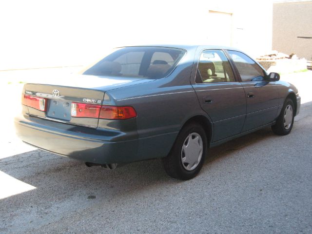 Toyota Camry 2000 photo 2