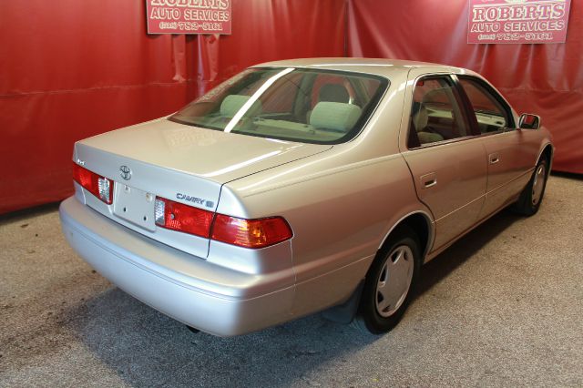 Toyota Camry 2000 photo 11