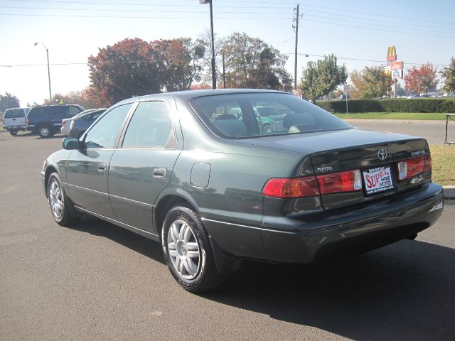 Toyota Camry 2000 photo 3