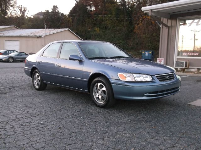 Toyota Camry 2000 photo 1