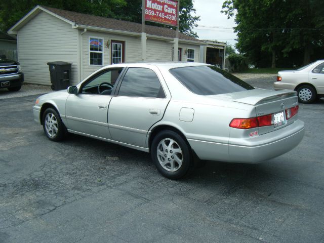 Toyota Camry 2000 photo 4