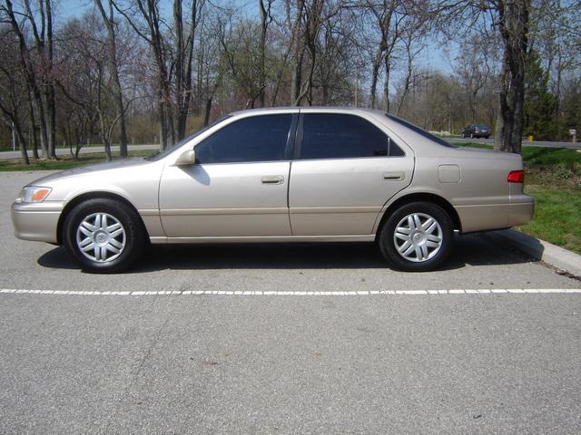 Toyota Camry 2000 photo 2