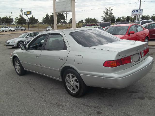 Toyota Camry 2000 photo 2