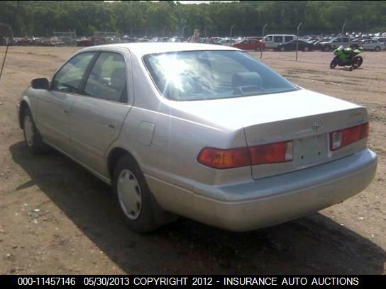 Toyota Camry 2000 photo 2