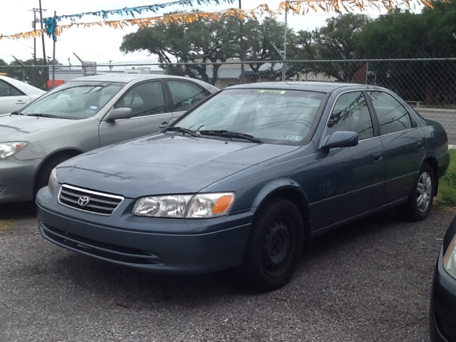 Toyota Camry 2000 photo 2