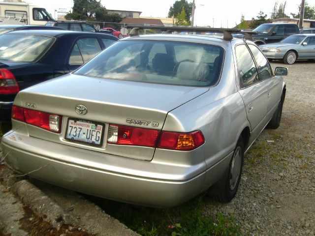 Toyota Camry 2000 photo 4