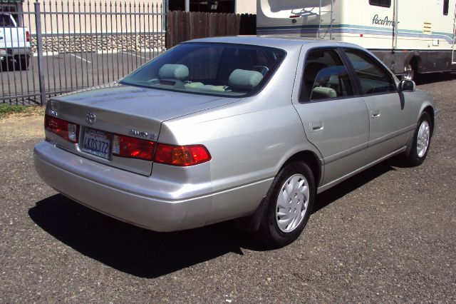 Toyota Camry 2000 photo 2