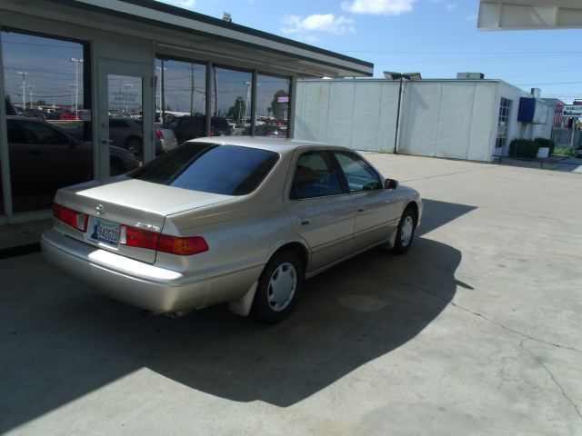 Toyota Camry 2000 photo 1