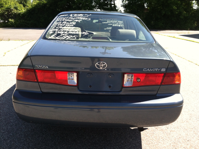 Toyota Camry 2000 photo 2