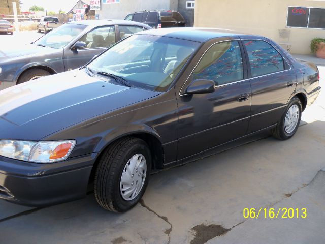 Toyota Camry 2000 photo 2