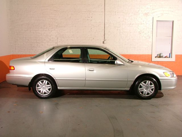 Toyota Camry 2000 photo 1