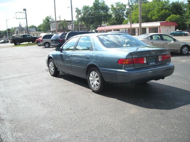 Toyota Camry 2000 photo 2