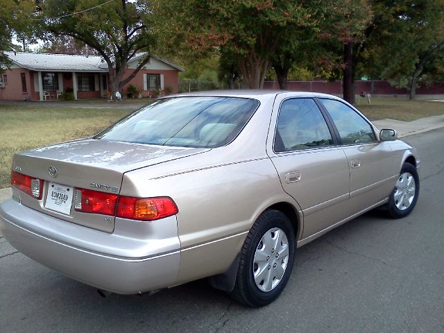 Toyota Camry 2000 photo 3