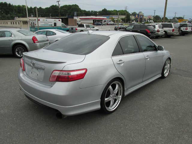 Toyota Camry SLE Leather SUV Sedan