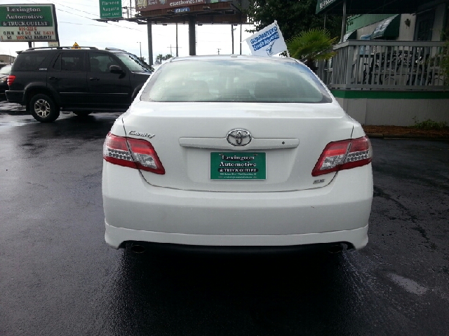 Toyota Camry 2010 photo 1