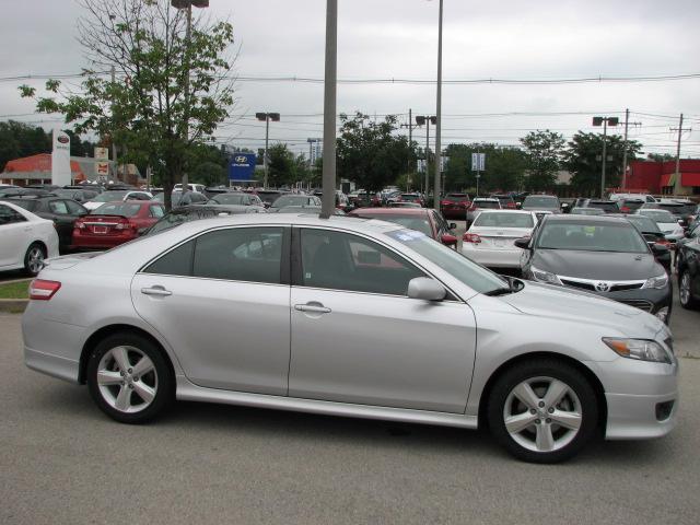 Toyota Camry SE Sedan