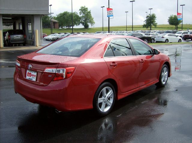 Toyota Camry SE Sedan