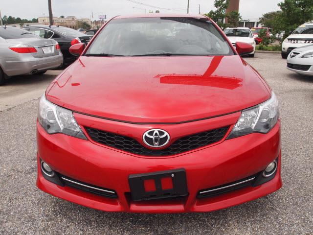 Toyota Camry SE Sedan