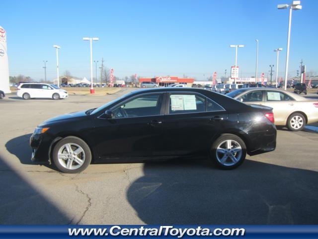 Toyota Camry SE Sedan