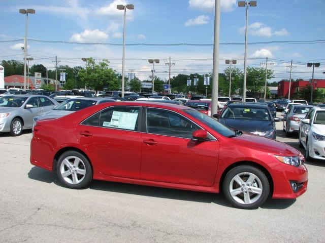 Toyota Camry SE Sedan