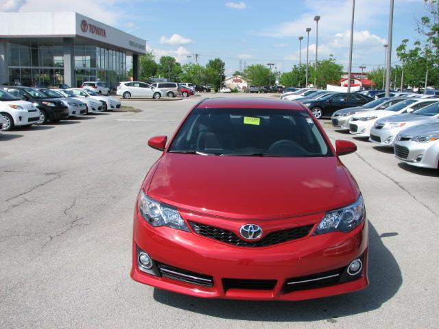 Toyota Camry 2013 photo 2