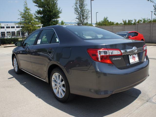 Toyota Camry 2013 photo 2