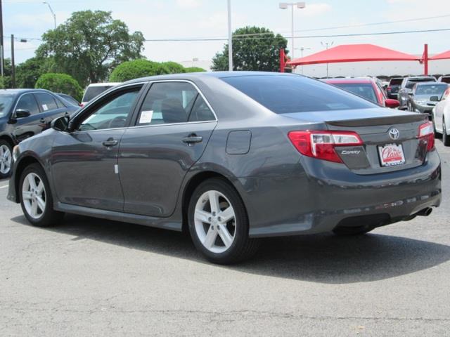 Toyota Camry 2013 photo 2