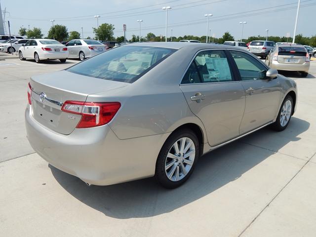 Toyota Camry 2013 photo 2