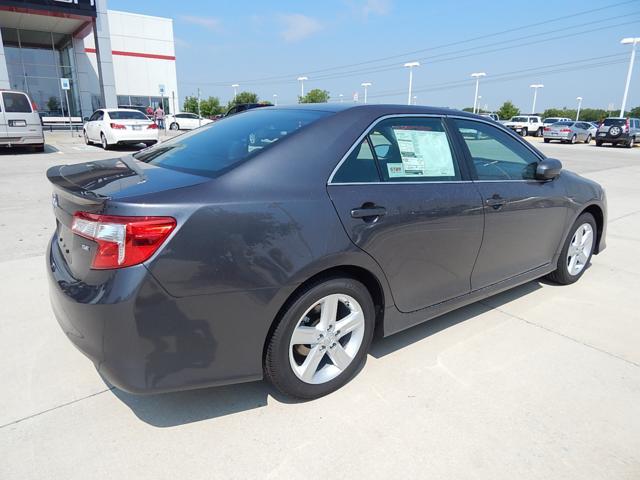 Toyota Camry 2013 photo 2