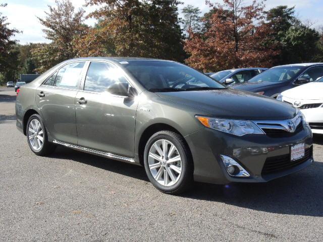 Toyota Camry Leather W/premium PLUS Pkg-lo LO MIL Sedan