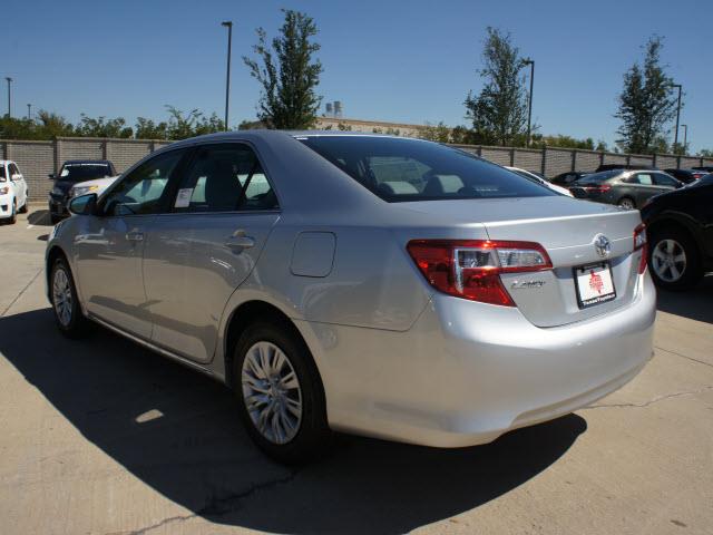 Toyota Camry 2014 photo 2