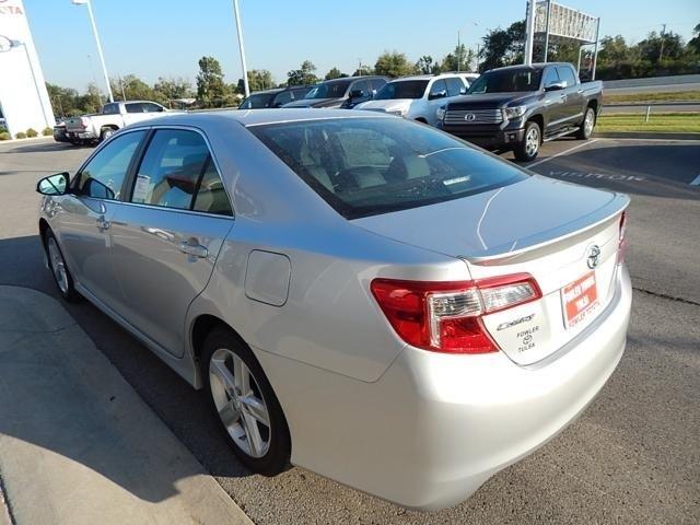 Toyota Camry SE Sedan