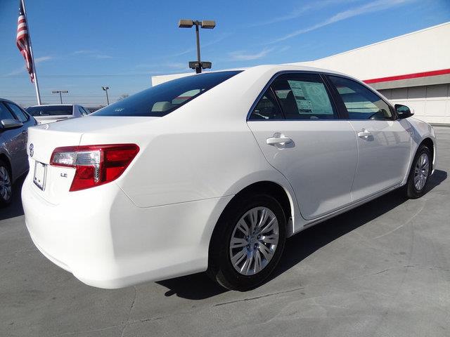 Toyota Camry 2014 photo 2