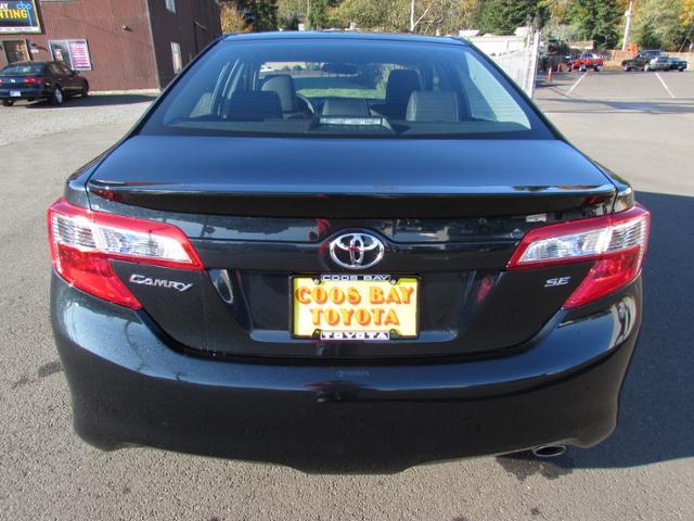 Toyota Camry 2014 photo 2