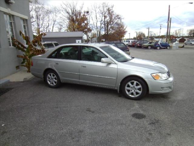 Toyota Corolla 2WD Supercrew 139 Lariat Sedan