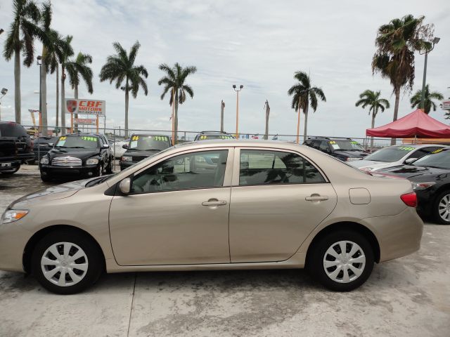 Toyota Corolla Supercab Flareside XL Sedan