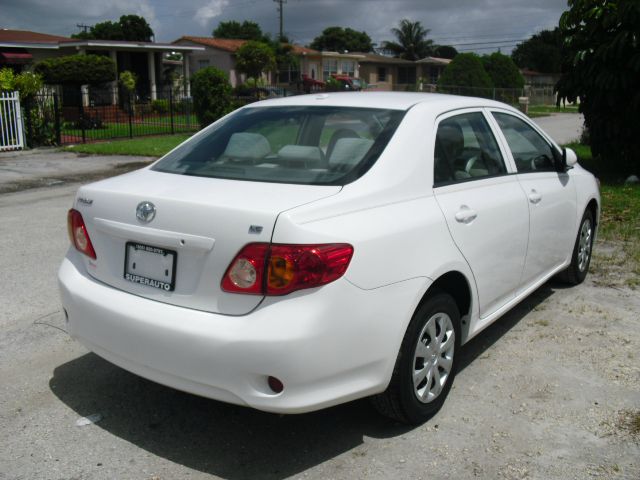 Toyota Corolla Supercab Flareside XL Sedan