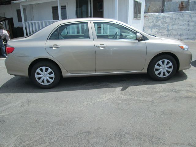 Toyota Corolla Supercab Flareside XL Sedan