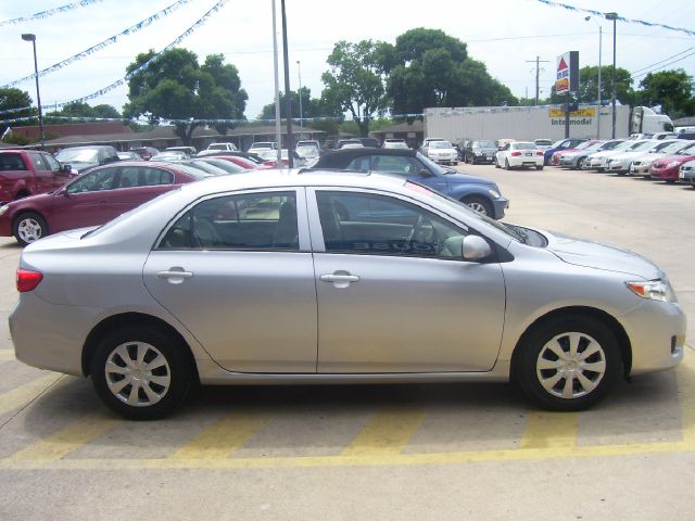 Toyota Corolla Supercab Flareside XL Sedan